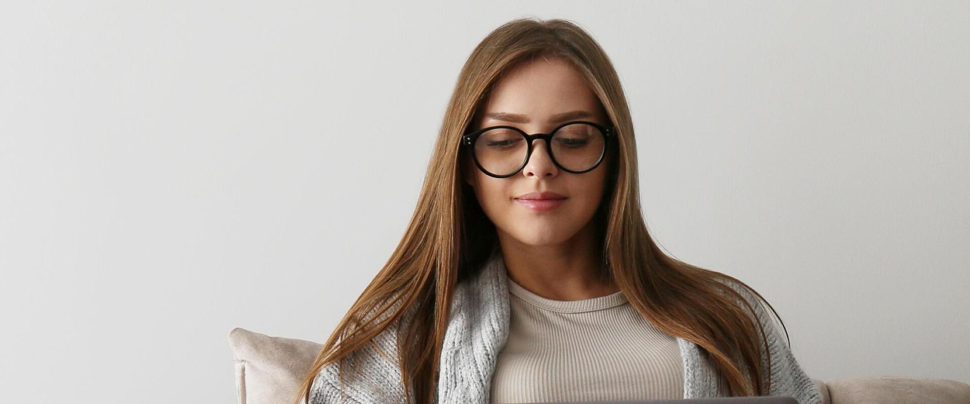 Choosing the Perfect Eyeglasses and Contact Lenses for Computer Work